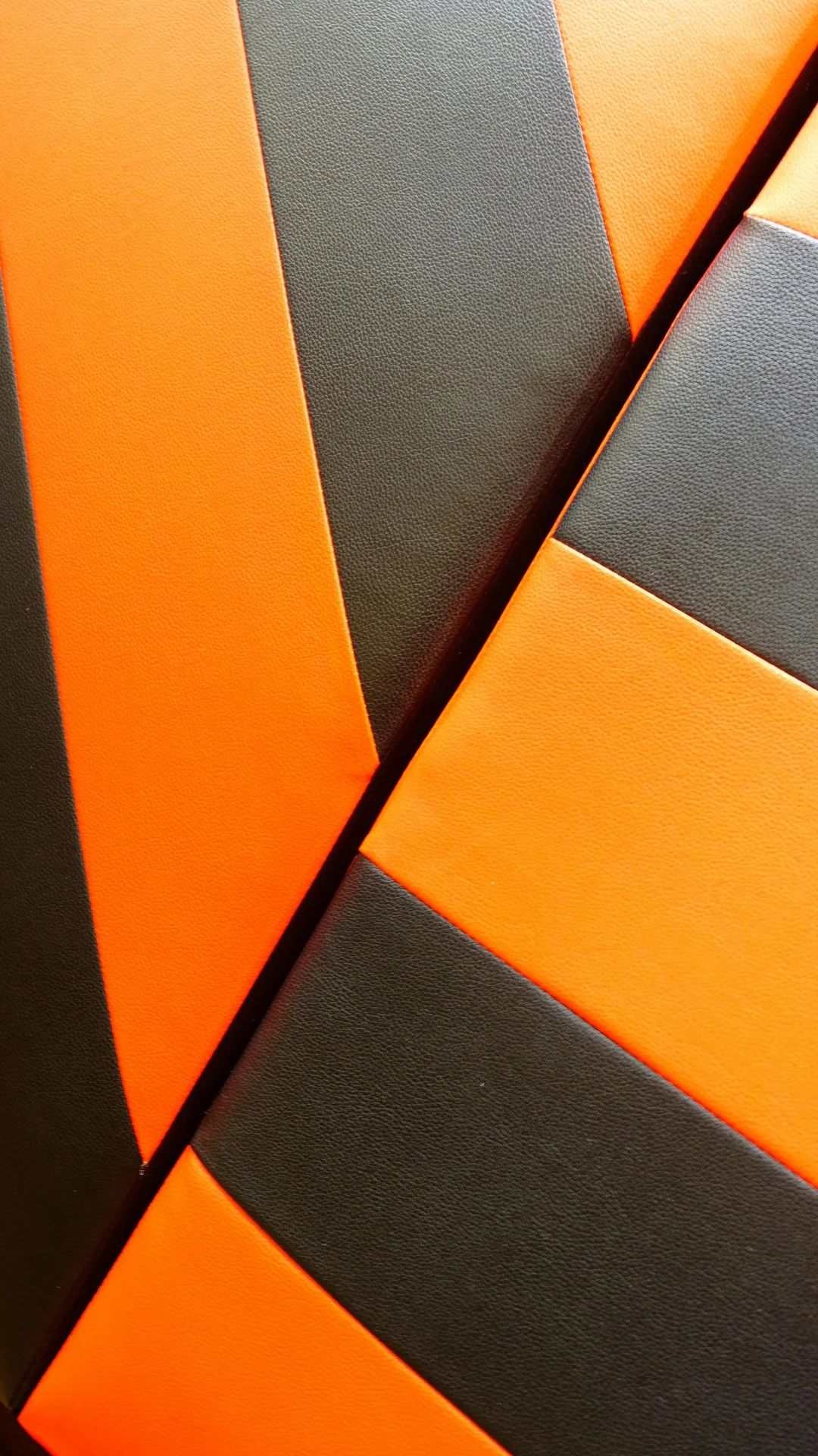 Geometrische Lederpaneele