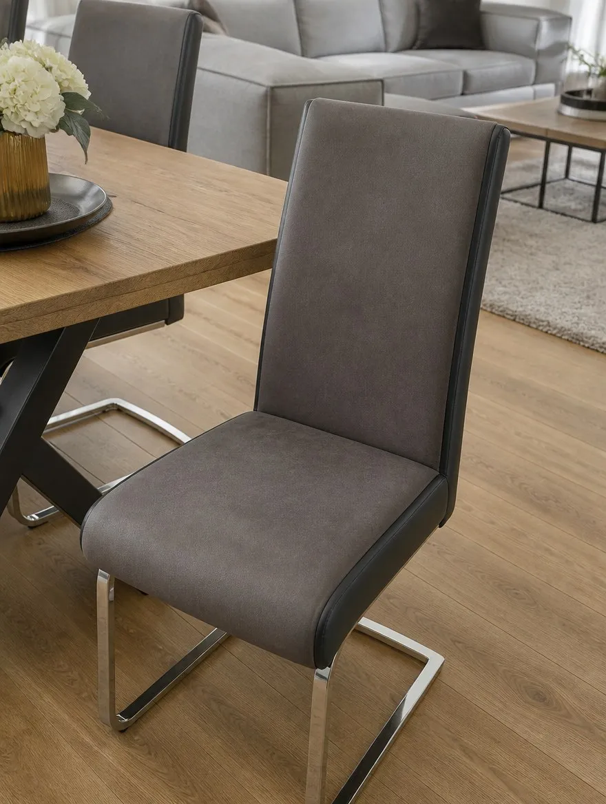 Visualisierung: Esszimmerstühle und Ledergarnitur nach dem Neubezug, Sofa neu beziehen bei der Egora Polsterei Wetzikon