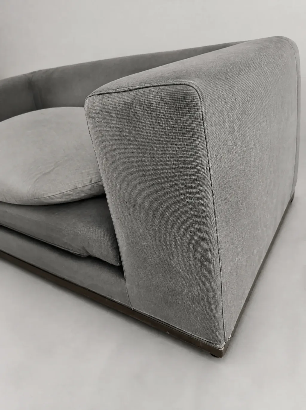 dieselbe Stelle aus geringer Distanz, bis in die Schaumstoffoberfläche | B&B-Italia-Sofa Neubezug dieselbe Stelle aus geringer Distanz, bis in die Schaumstoffoberfläche (B&B-Italia-Sofa, Sofa neu beziehen im Zürcher Oberland)