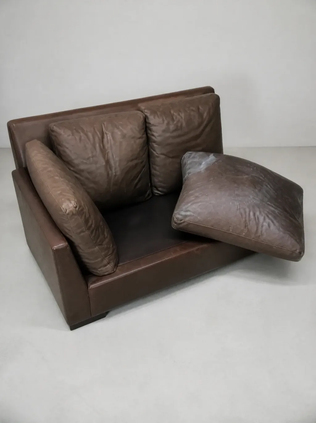 Nahaufnahme der Lederoberfläche vor der Farbwahl | Ledersofa Sofa neu beziehen Neubezug in Wetzikon: Nahaufnahme der Lederoberfläche vor der Farbwahl, Ledersofa