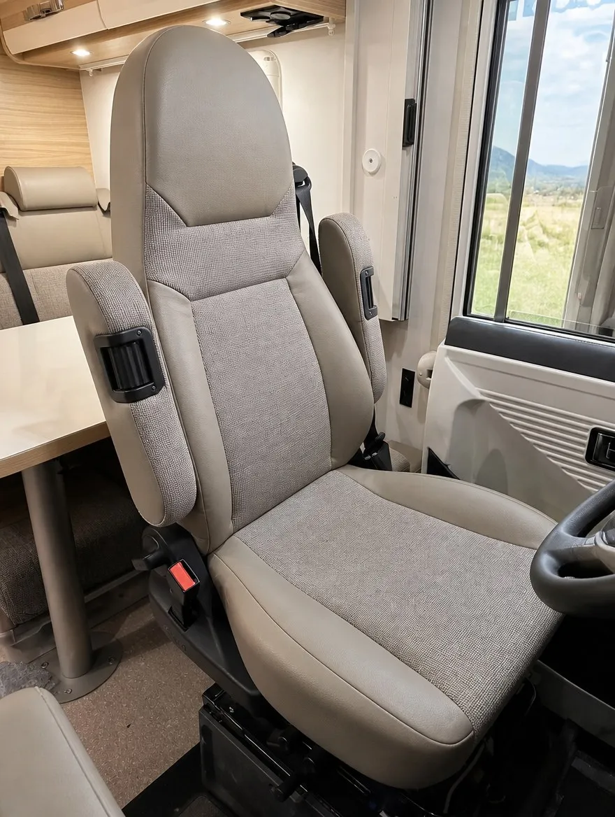 Wohnmobil-Ledersitze nach der Neupolsterung | Visualisierung | Wohnmobil Polster Visualisierung: Wohnmobil-Ledersitze nach der Neupolsterung, Camper Polsterung bei der Egora Polsterei Wetzikon