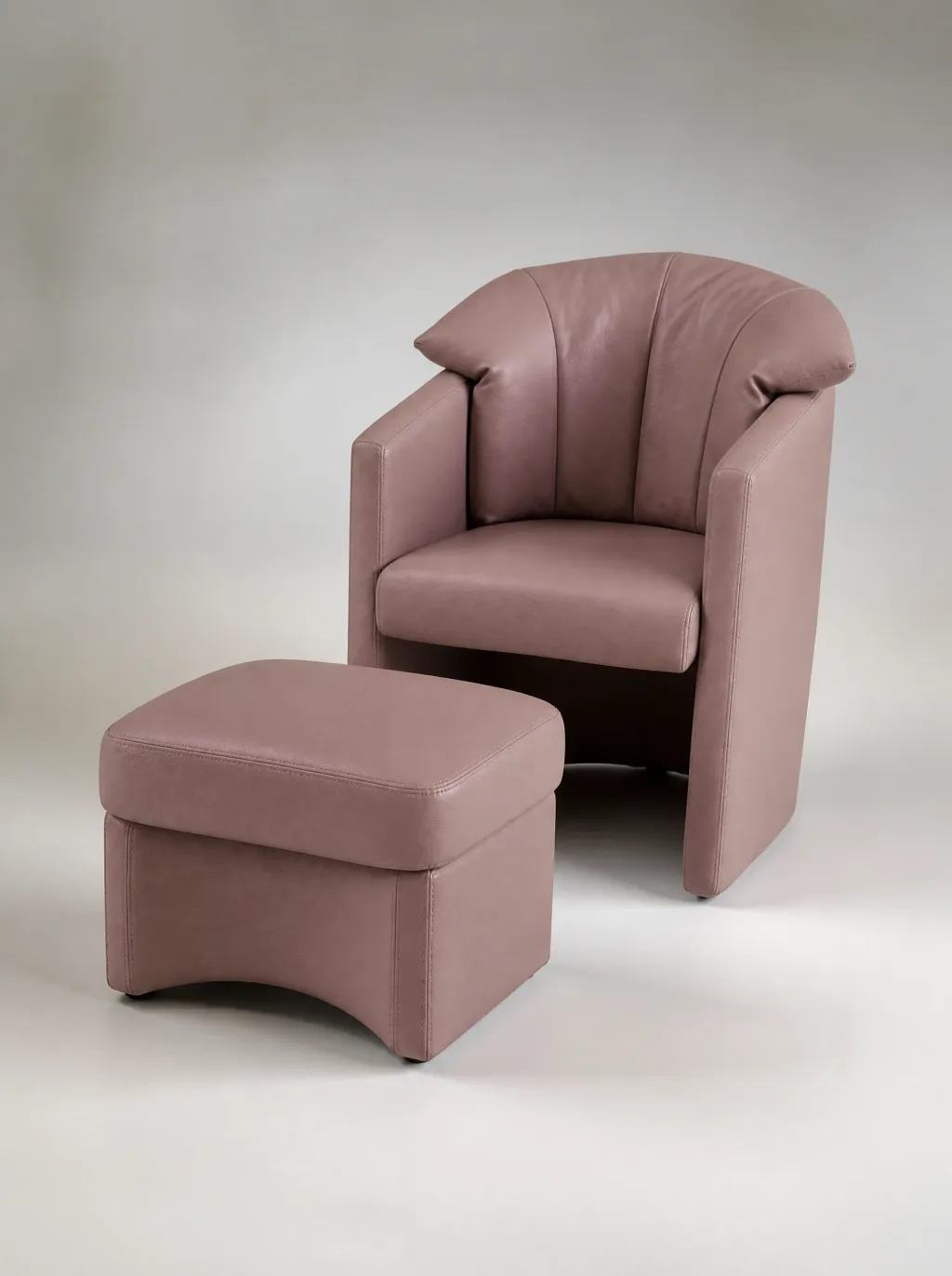 Ledersessel in Rosé mit passendem Hocker | Ledersofa Reparatur Ledersessel in Rosé mit passendem Hocker: Möbelpolsterei bei der Egora Polsterei in Wetzikon