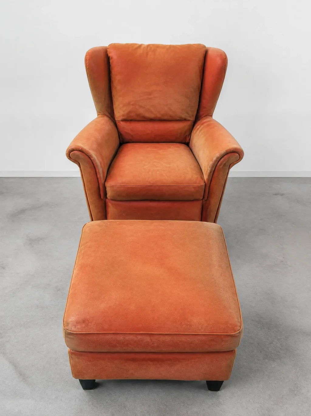 Sessel-Set in orangefarbenem Samt | Sessel neu beziehen Sessel-Set in orangefarbenem Samt: Polsterarbeit in der Werkstatt der Egora Polsterei