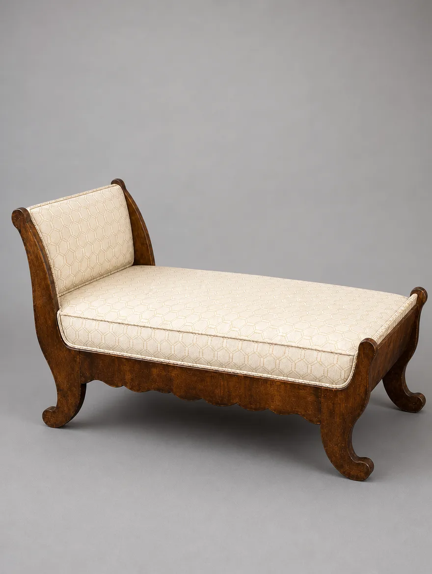 Daybed in Honigwabenmuster und Gold | Antike Möbel restaurieren Daybed in Honigwabenmuster und Gold: antike Möbel restaurieren bei der Egora Polsterei in Wetzikon