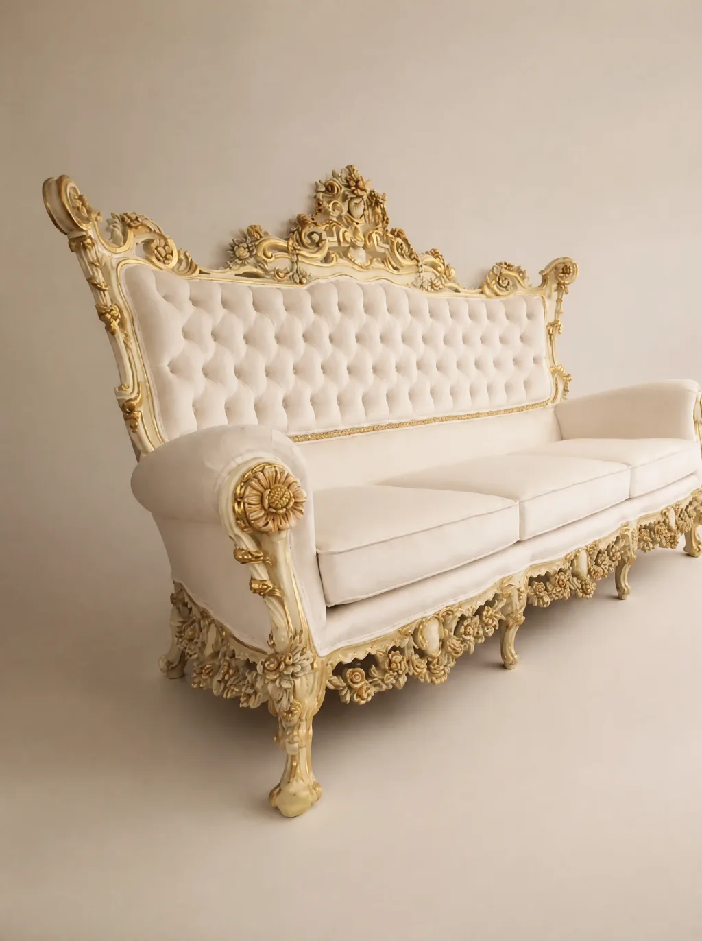 Barocksofa in Weiss und Gold | Sofa neu beziehen Barocksofa in Weiss und Gold: antike Möbel restaurieren bei der Egora Polsterei in Wetzikon
