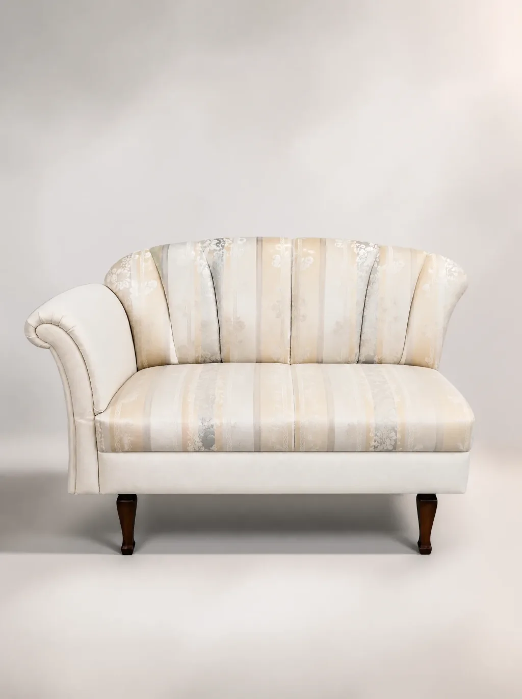 Gestreiftes Sofa mit grünem Gurtband | Sofa reparieren Gestreiftes Sofa mit grünem Gurtband: Polstergruppen beziehen bei der Egora Polsterei in Wetzikon